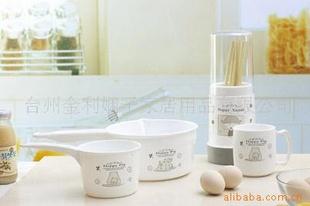 百货日用品的多样化选择 从促销礼品到家居塑料制品套装